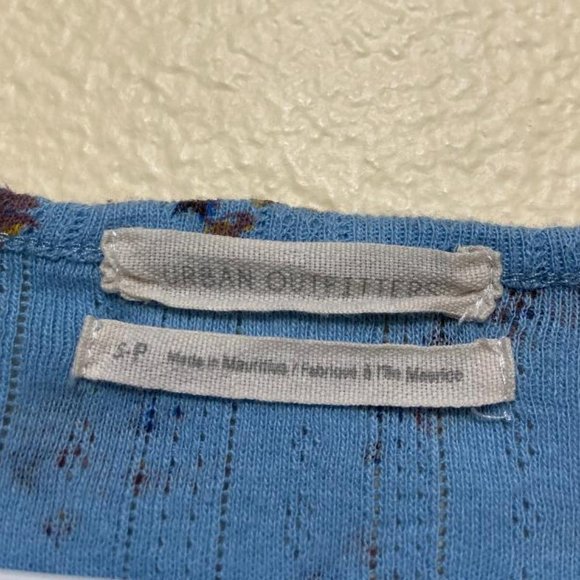 Urban Outfitters Blue Floral Pattern 1/4 Snap Tank Crop Top Women's Size S - Picture 3 of 5